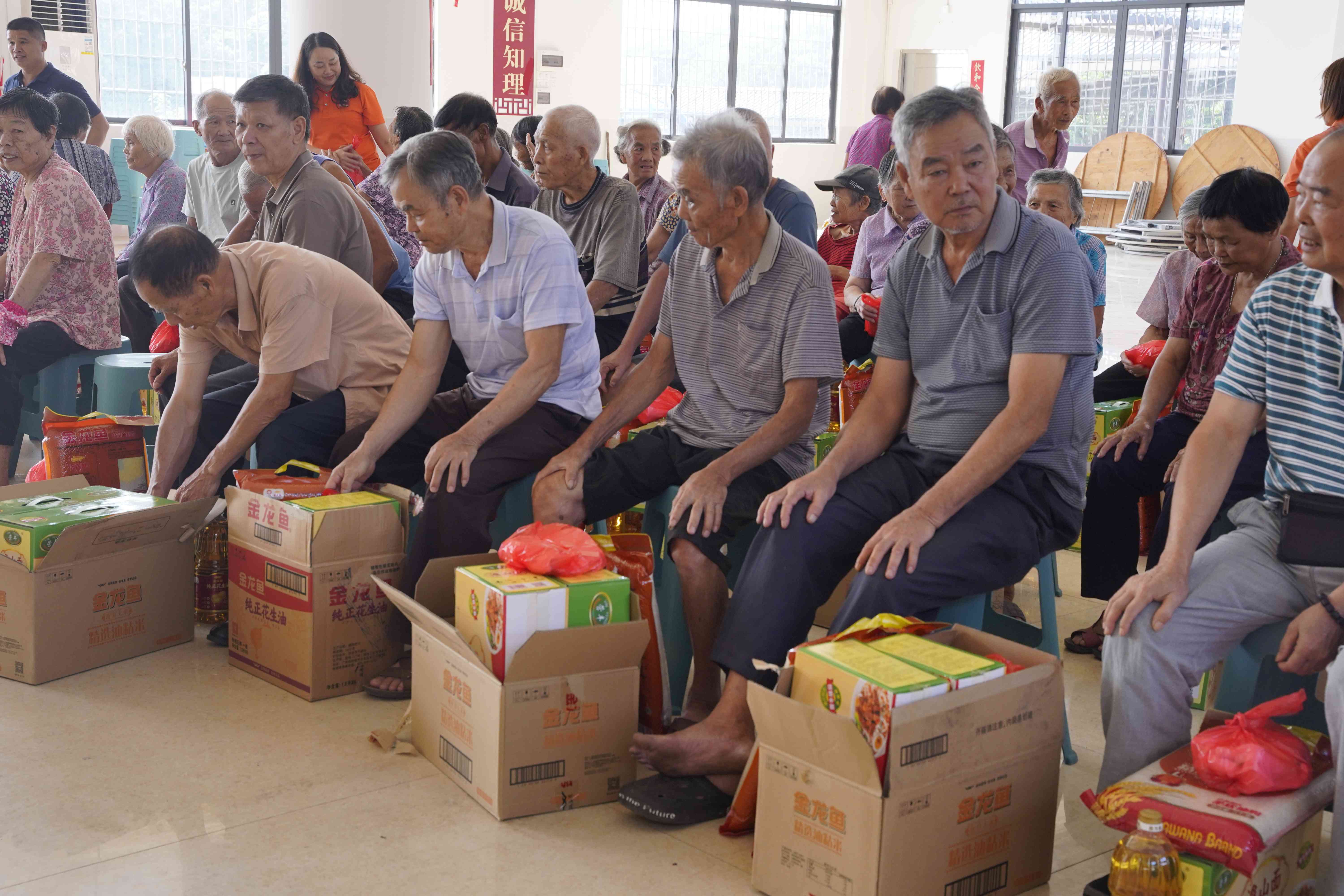 爱老有温度 中秋情更浓 | 草莓APP在线观看电线电缆开展中秋敬老慰问活动